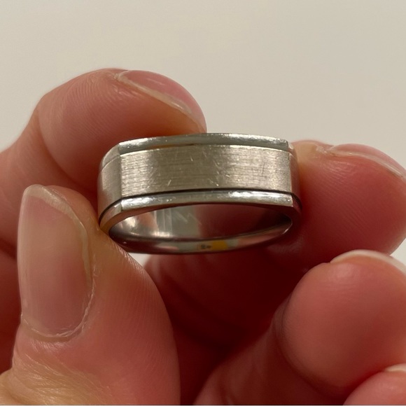 Novell Wedding Band 14K White Gold 7mm, size 8.5 - Picture 3 of 6